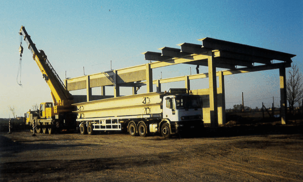 Montaggio struttura prefabbricata capannone COMAS